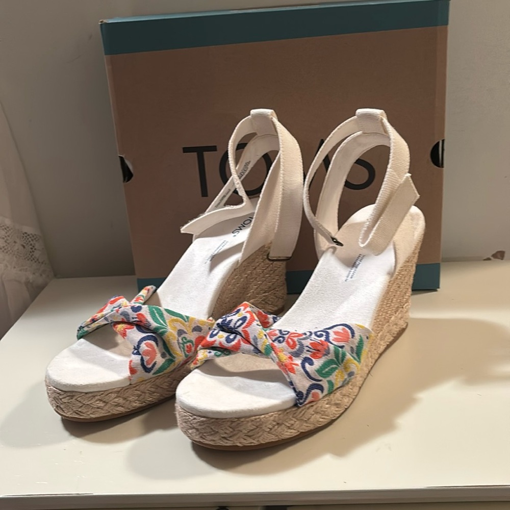 Almost new Toms Marisela wedges